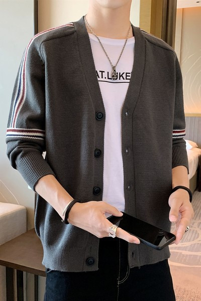 Karirani muški prsluk s džepom i V-izrezom