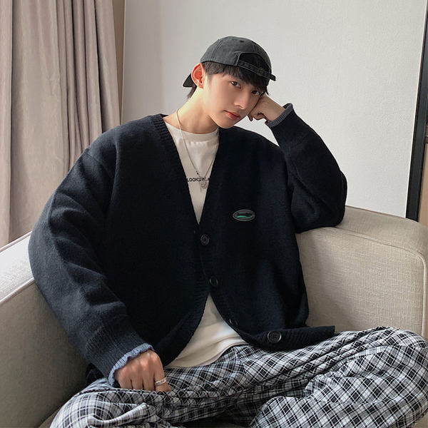 Cardigan bărbătesc cu model larg, cu nasturi și broderie