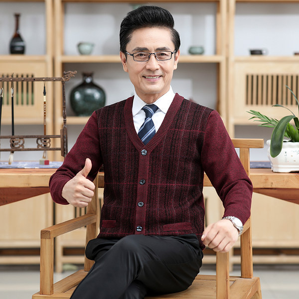 Vyriškas laisvalaikio megztinis su sagomis