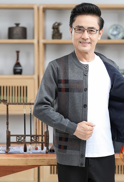 Cardigan bărbătesc în carouri pentru viața de zi cu zi