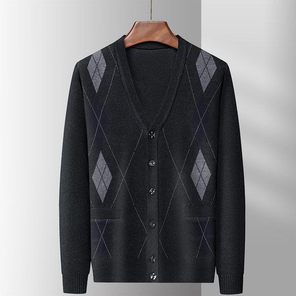 Cardigan bărbătesc pentru zilele de toamnă cu decolteu în V