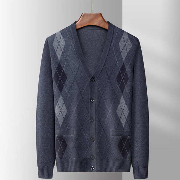 Cardigan bărbătesc pentru zilele de toamnă cu decolteu în V