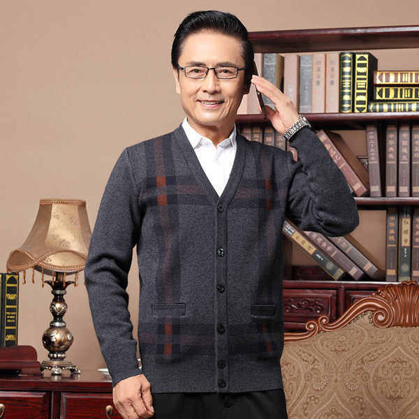 Cardigan in carouri cu nasturi