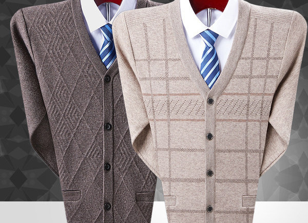 Vesta pentru barbati cu decolteu in V si nasturi