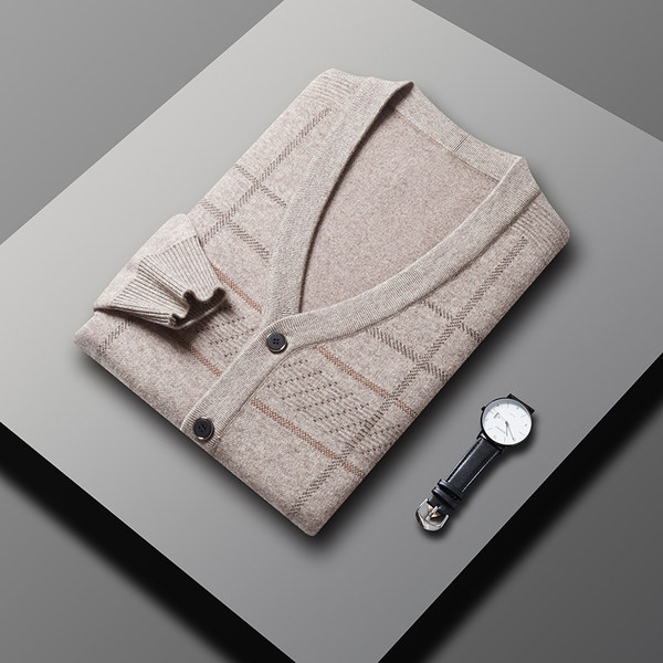 Vesta pentru barbati cu decolteu in V si nasturi