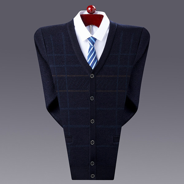 Vesta pentru barbati cu decolteu in V si nasturi