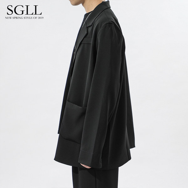 Jachetă bărbătească lată cu buzunar și nasturi