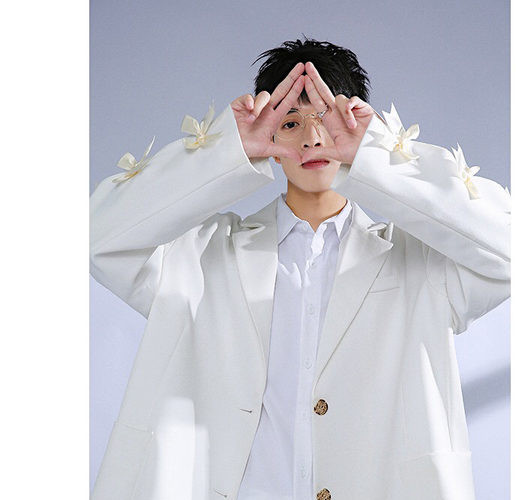 Sacou barbatesc model larg cu inchidere cu panglica si nasturi