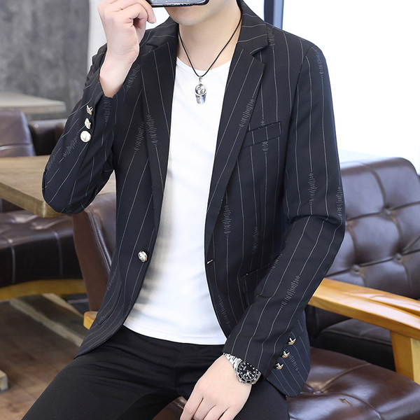 Jachetă bărbătească cu nasturi în dungi