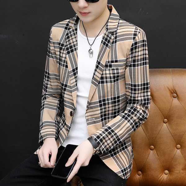 Jachetă cu nasturi în carouri de toamnă