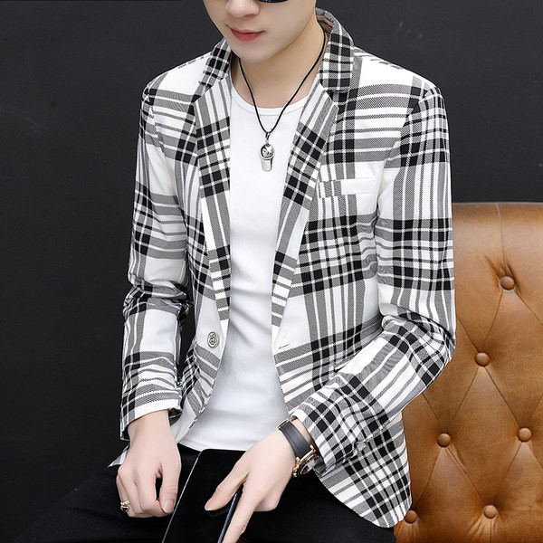 Jachetă cu nasturi în carouri de toamnă