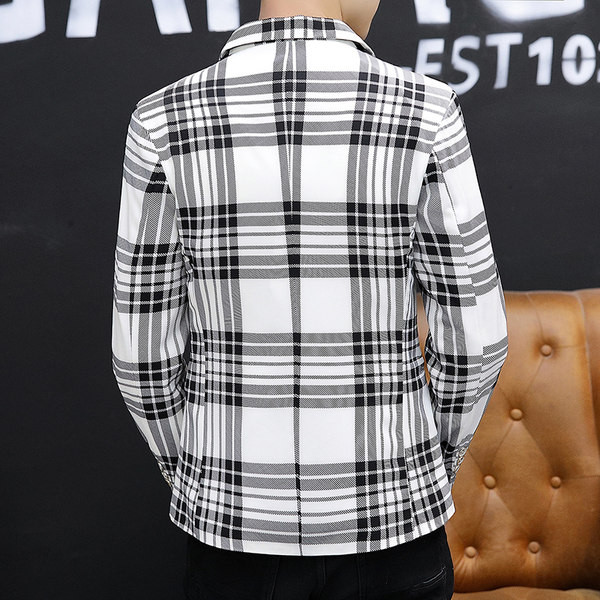 Jachetă cu nasturi în carouri de toamnă