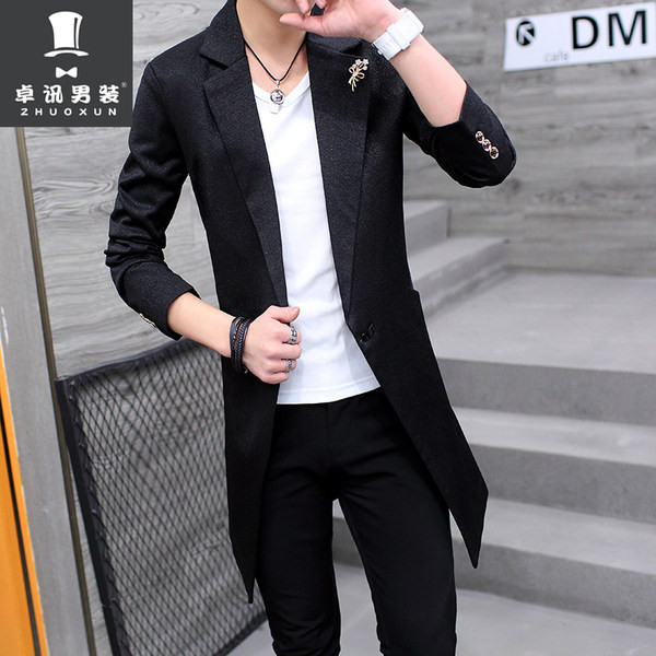 Elegantiškas vyriškas vidutinio ilgio švarkas