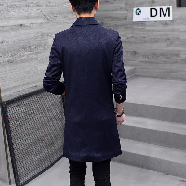 Elegantiškas vyriškas vidutinio ilgio švarkas