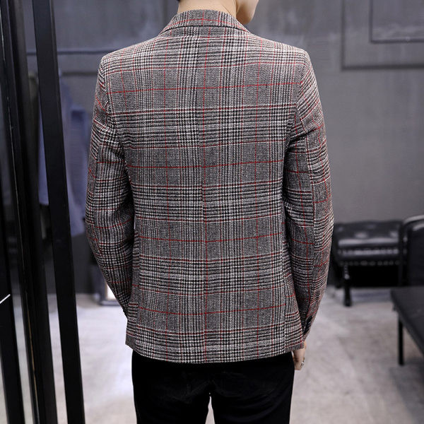 Uski muški karirani sako s gumbima