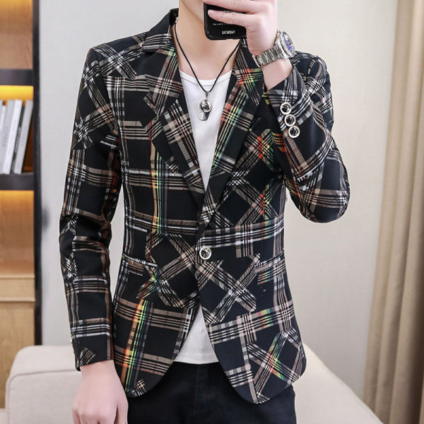 Moderan muški pripijeni sako s V-izrezom i gumbima