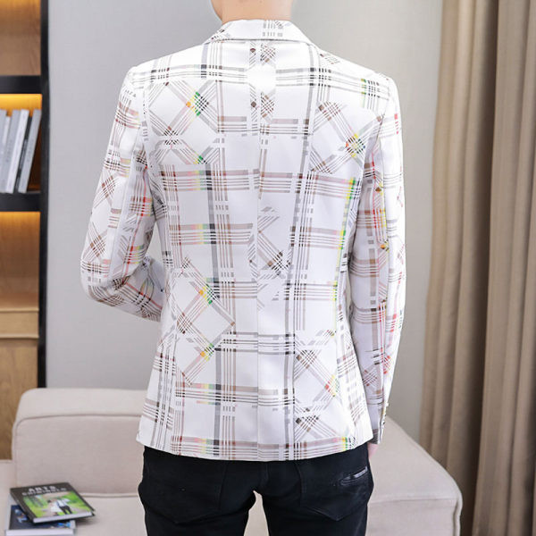 Moderan muški pripijeni sako s V-izrezom i gumbima