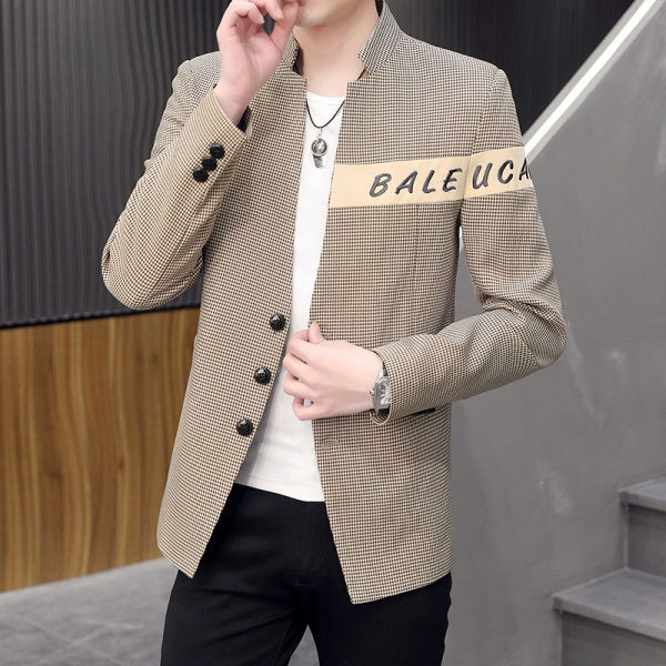 Ležerna muška jakna s gumbima i natpisom