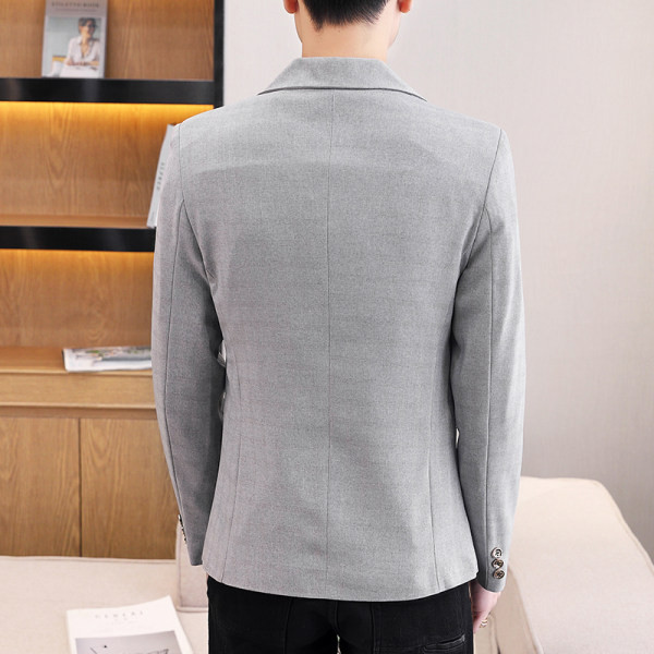 Tvarkinga vyriška striukė