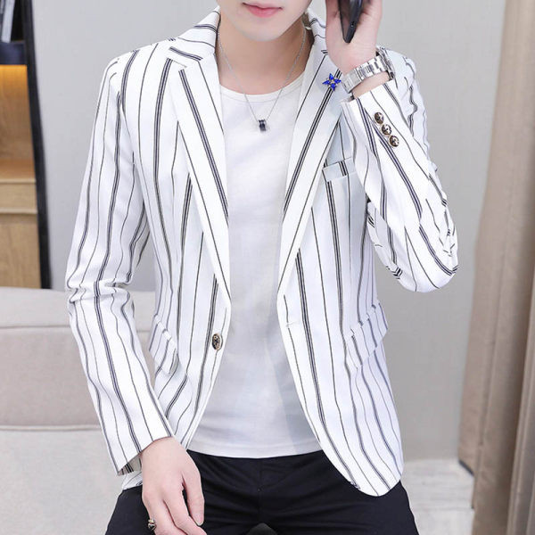 Vyriškas dryžuotas švarkas su dekoratyviniu elementu