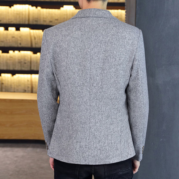 Jacheta elegantă pentru bărbați este în trei culori