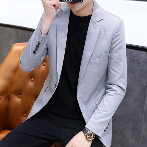 Elegantiškas vyriškas švarko modelis su kišene