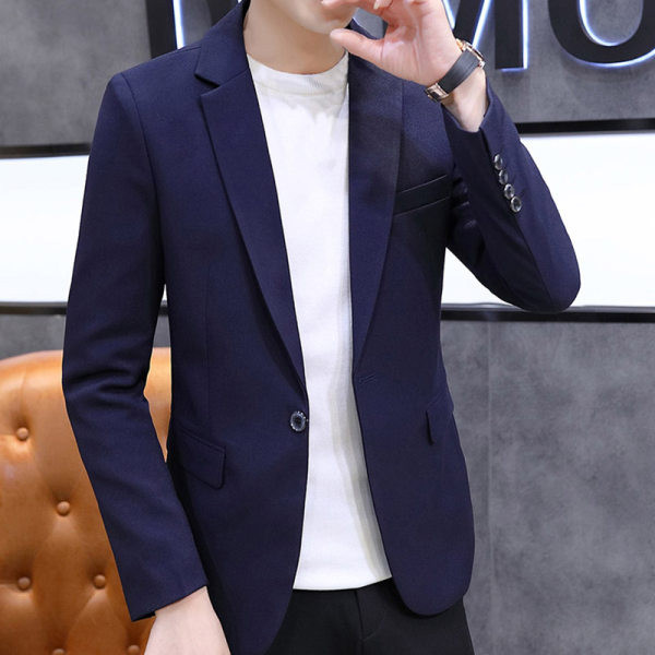 Elegantiškas vyriškas švarko modelis su kišene