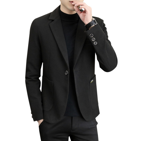 Čist model muške jakne sa špicastim izrezom i kopčanjem na gumbe