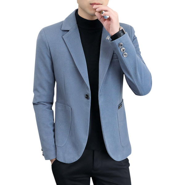 Elegantna muška jakna sa ukrasnim elementom