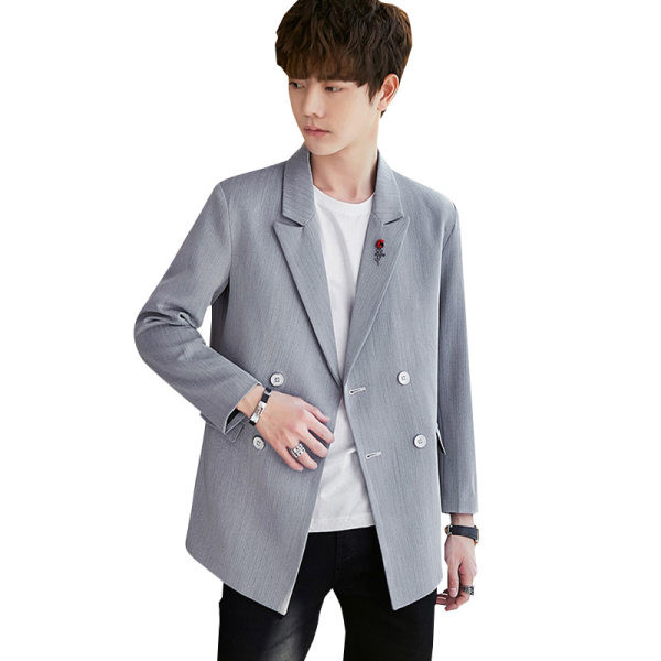 Elegantiškas vyriškas švarkas su raštu ir sagomis