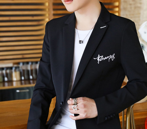 Trijų spalvų vyriškas švarkas su kišene