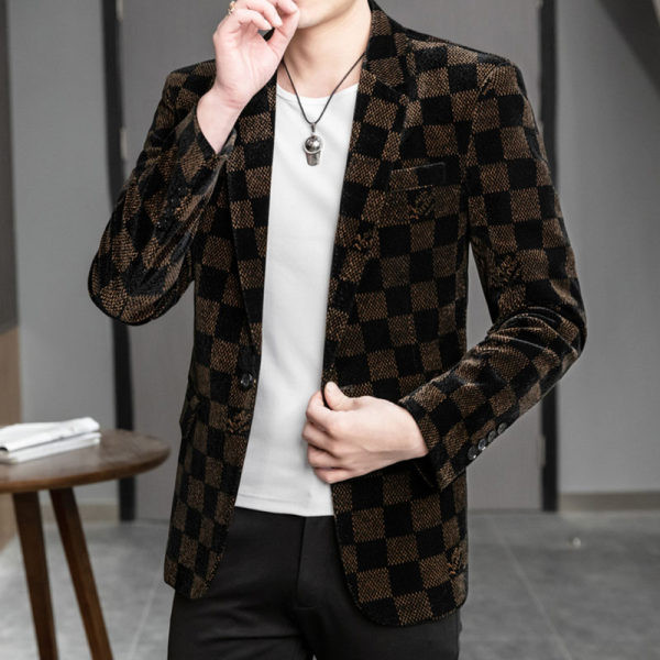 Moderna muška jakna s dugim rukavima i geometrijskim oblicima