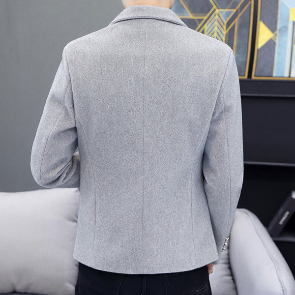 Čist model muške jakne dugih rukava i klasične kragne