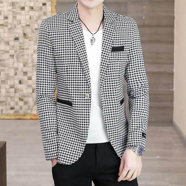 Geaca in carouri cu buzunar si elemente negre