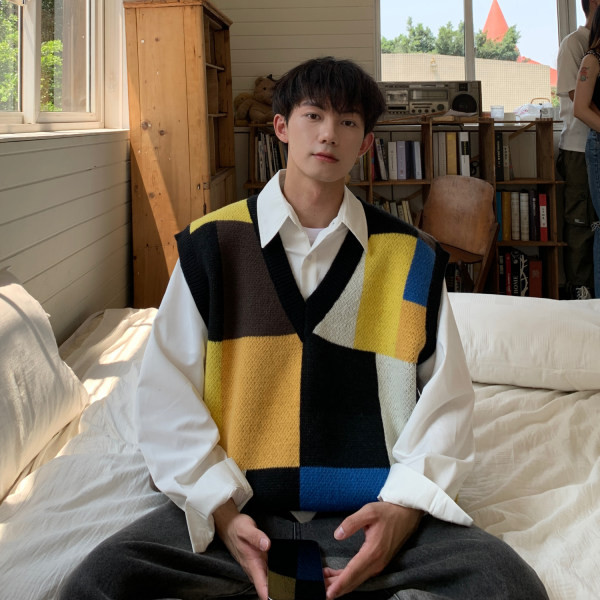 Vestă pentru bărbați în carouri cu decolteu în V