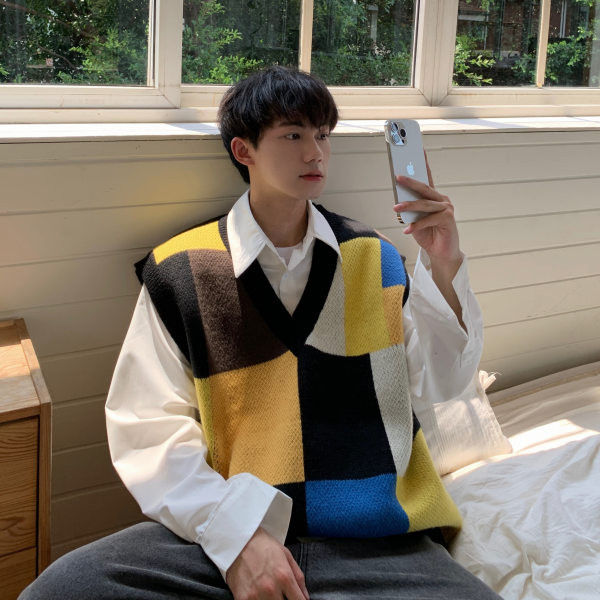 Vestă pentru bărbați în carouri cu decolteu în V