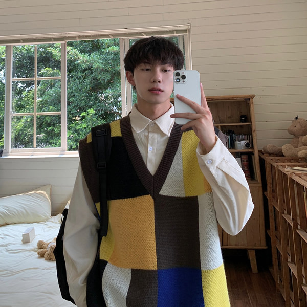 Vestă pentru bărbați în carouri cu decolteu în V