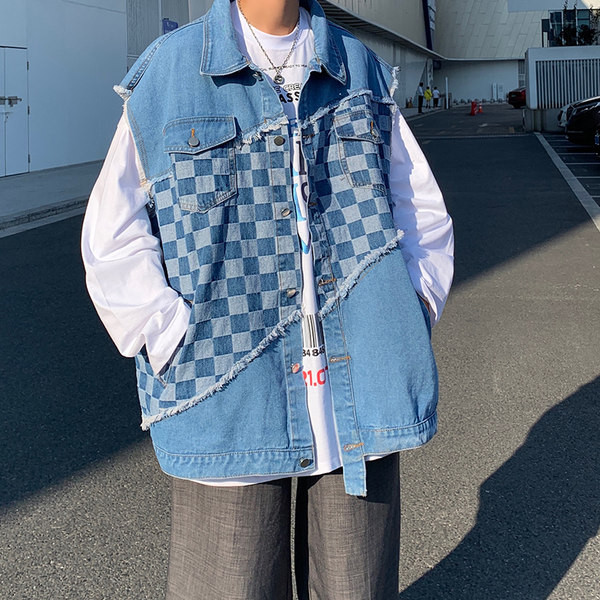 Vesta barbati din denim model larg cu buzunar si nasturi