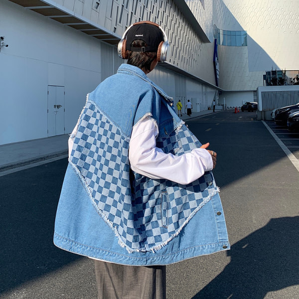 Vesta barbati din denim model larg cu buzunar si nasturi