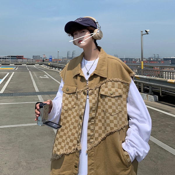 Vesta barbati din denim model larg cu buzunar si nasturi