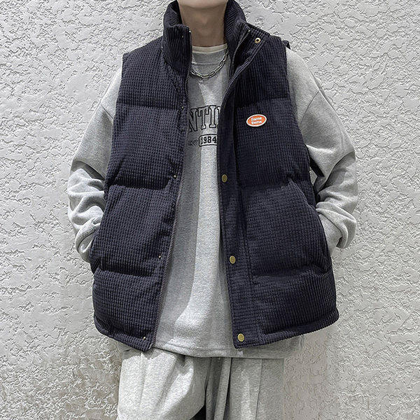 Vestă bărbătească solidă cu coaste, cu nasturi