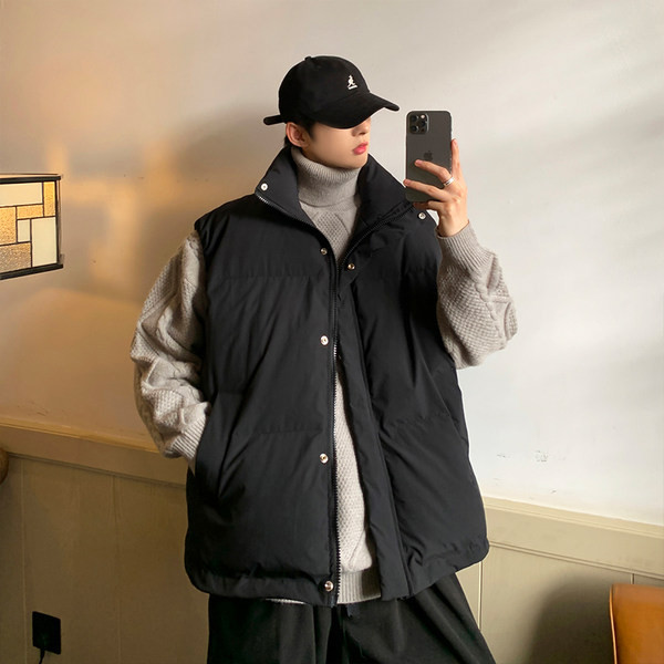 Vesta barbati model larg cu nasturi si buzunar