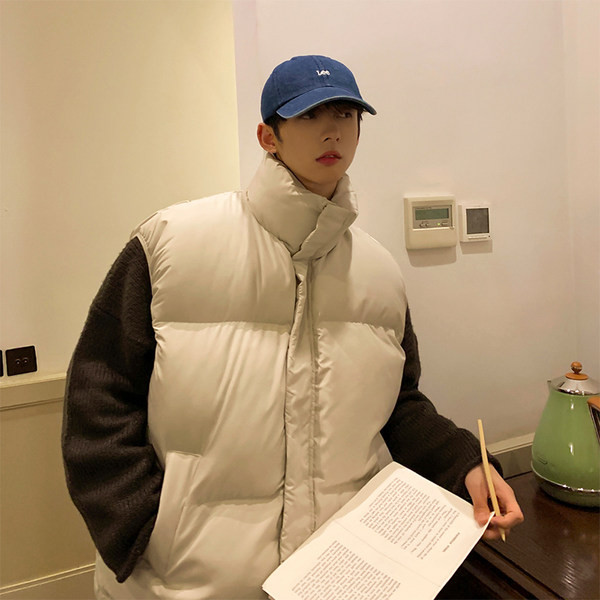 Vesta barbati model larg cu nasturi si buzunar