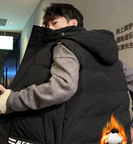 Muški prsluk s kapuljačom i natpisom novi model