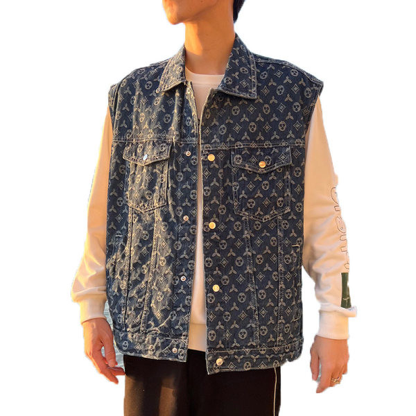 Vestă bărbătească din denim cu buzunar și închidere cu nasturi