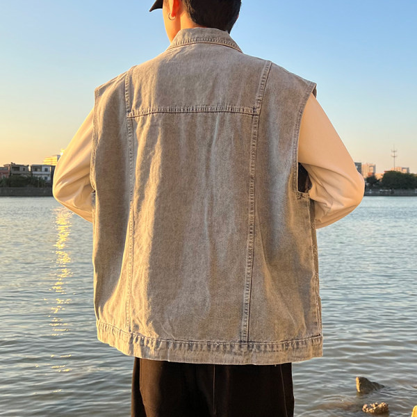 Muški traper prsluk s gumbima i džepom