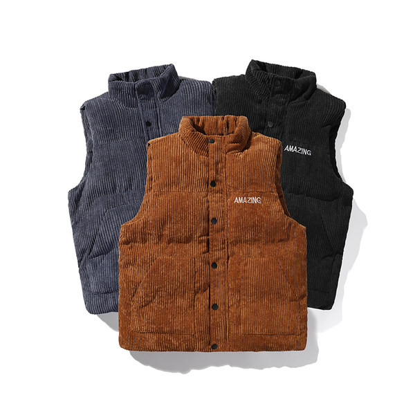 Vestă pentru bărbați cu inscripții brodate și guler înalt