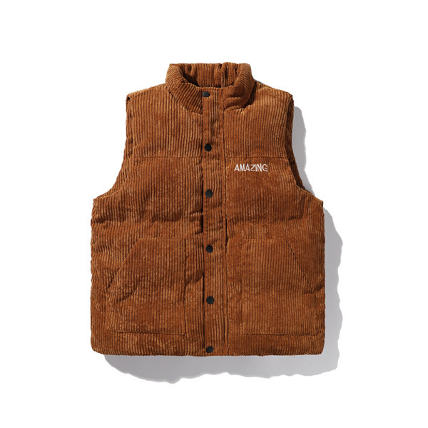 Vestă pentru bărbați cu inscripții brodate și guler înalt