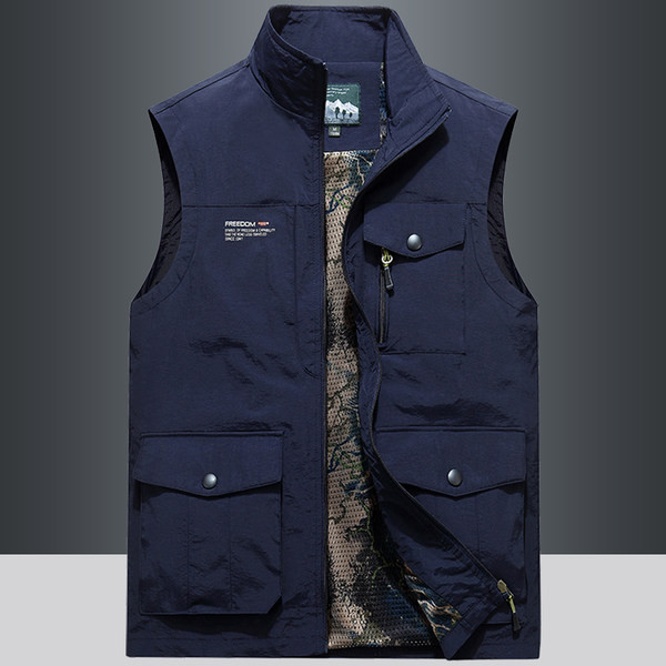 Plataus modelio vyriška liemenė su kišene ir užtrauktuku