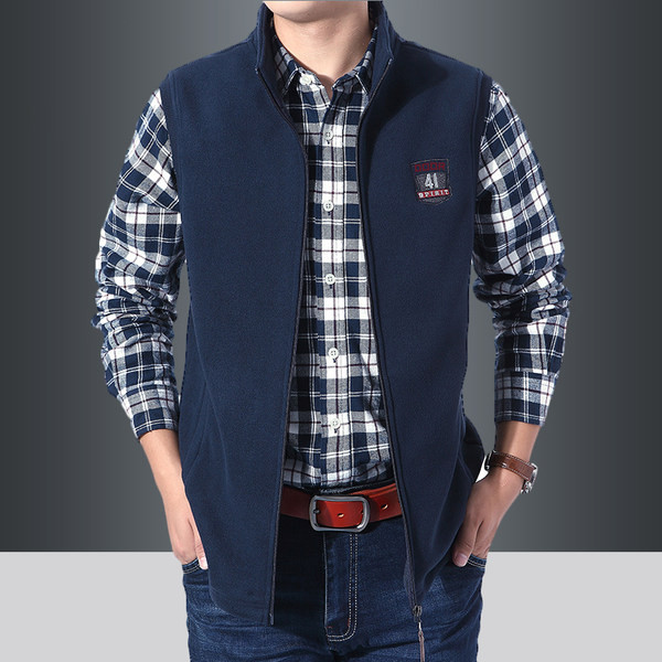 Jesensko-zimski muški prsluk s printom i patentnim zatvaračem